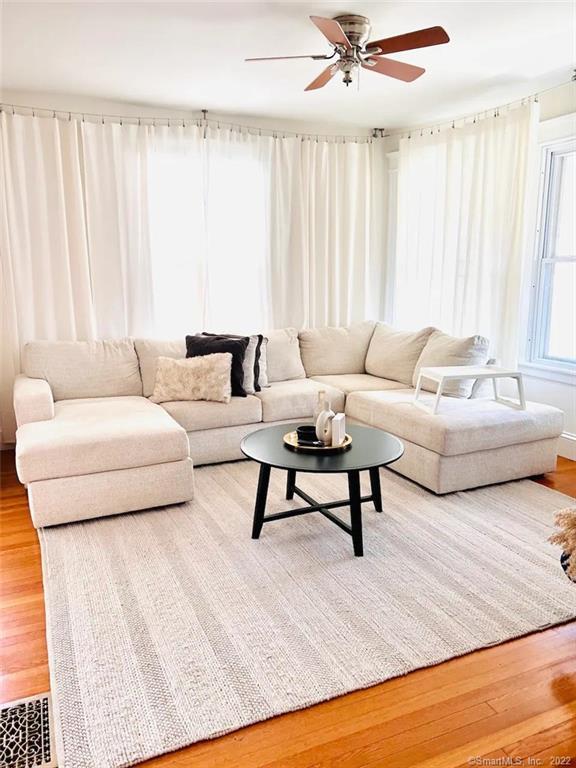 27 East 9th Street Derby CT 06418