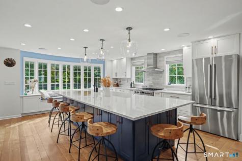 211 Laurel Road New Canaan CT 06840