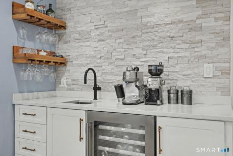 211 Laurel Road New Canaan CT 06840