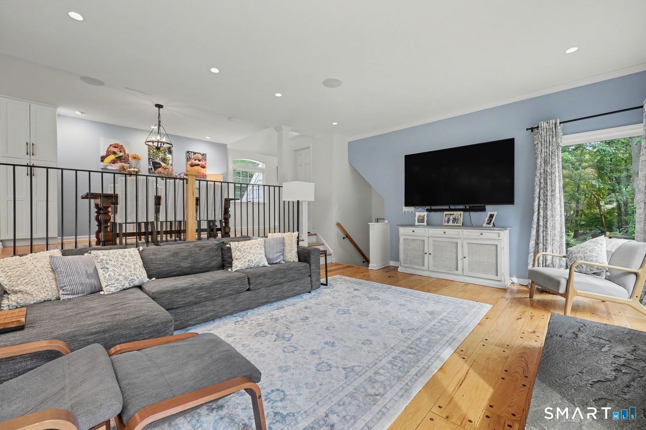 211 Laurel Road New Canaan CT 06840