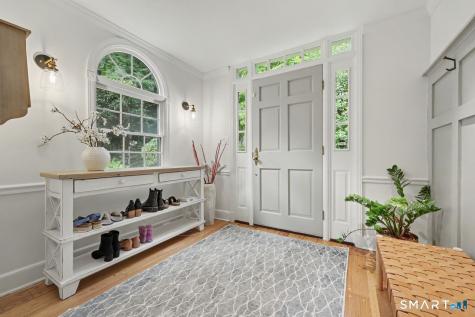 211 Laurel Road New Canaan CT 06840