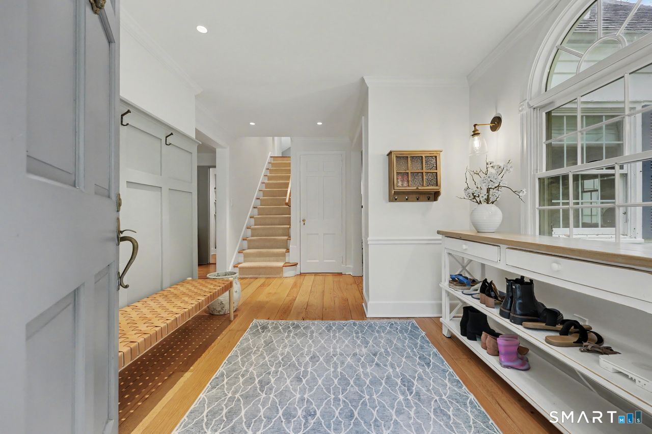 211 Laurel Road New Canaan CT 06840
