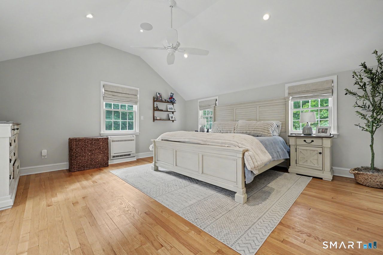 211 Laurel Road New Canaan CT 06840