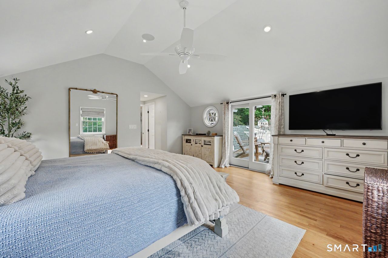 211 Laurel Road New Canaan CT 06840
