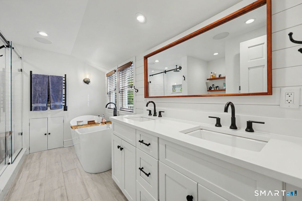 211 Laurel Road New Canaan CT 06840