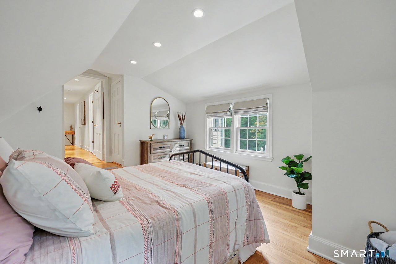 211 Laurel Road New Canaan CT 06840