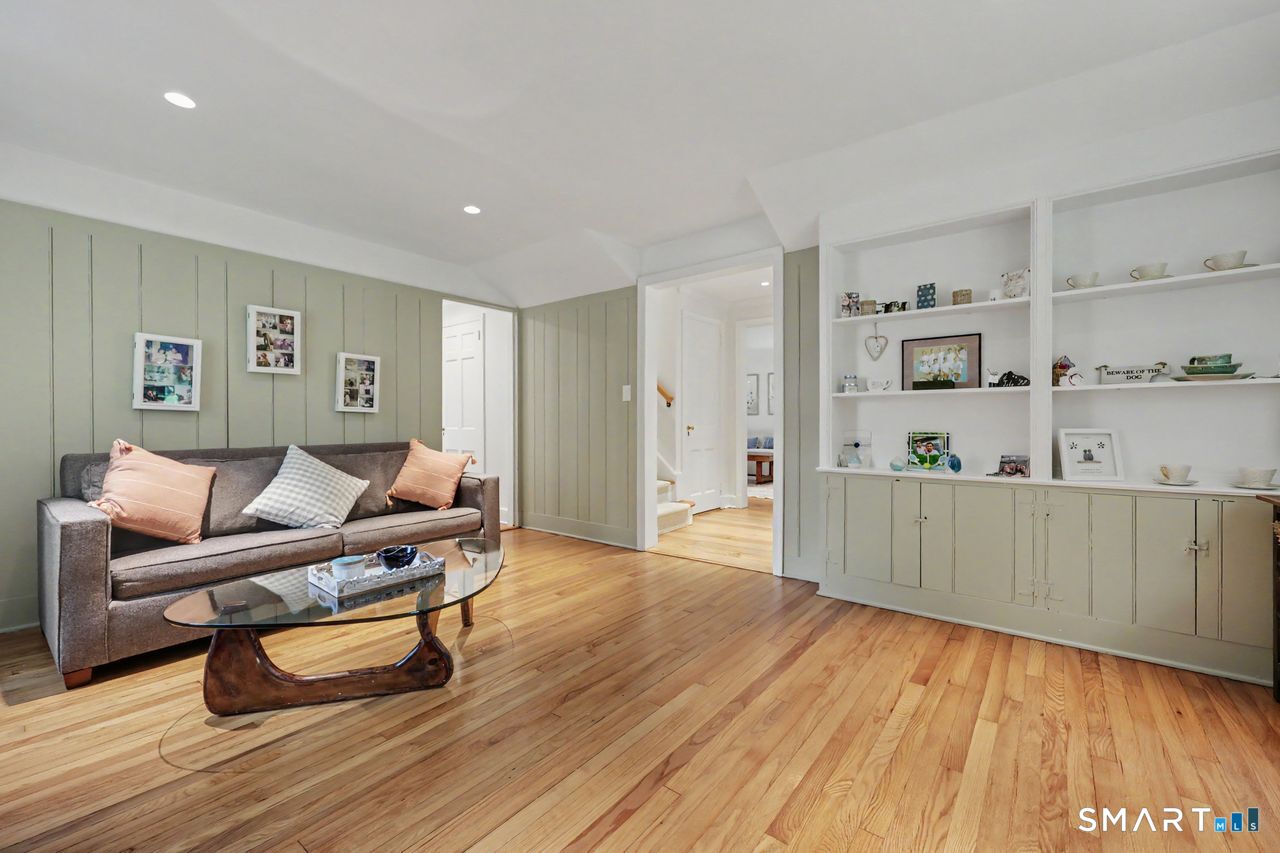 211 Laurel Road New Canaan CT 06840