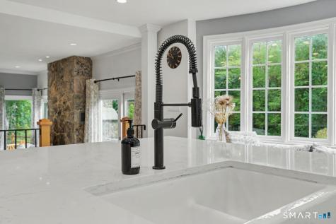 211 Laurel Road New Canaan CT 06840