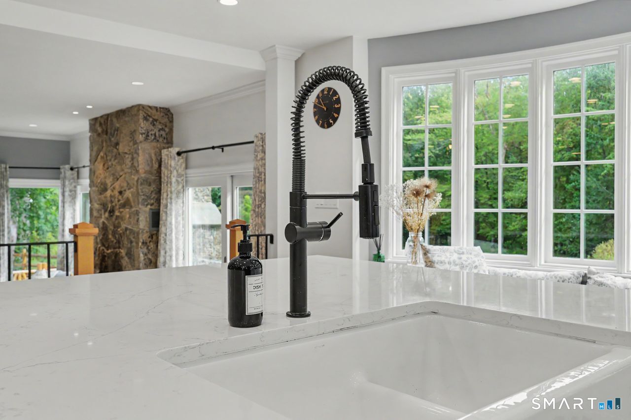 211 Laurel Road New Canaan CT 06840