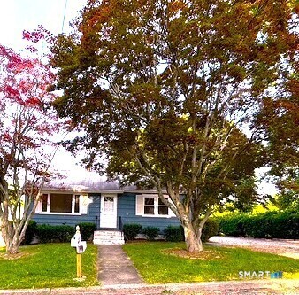35 Pine Street Waterford CT 06385