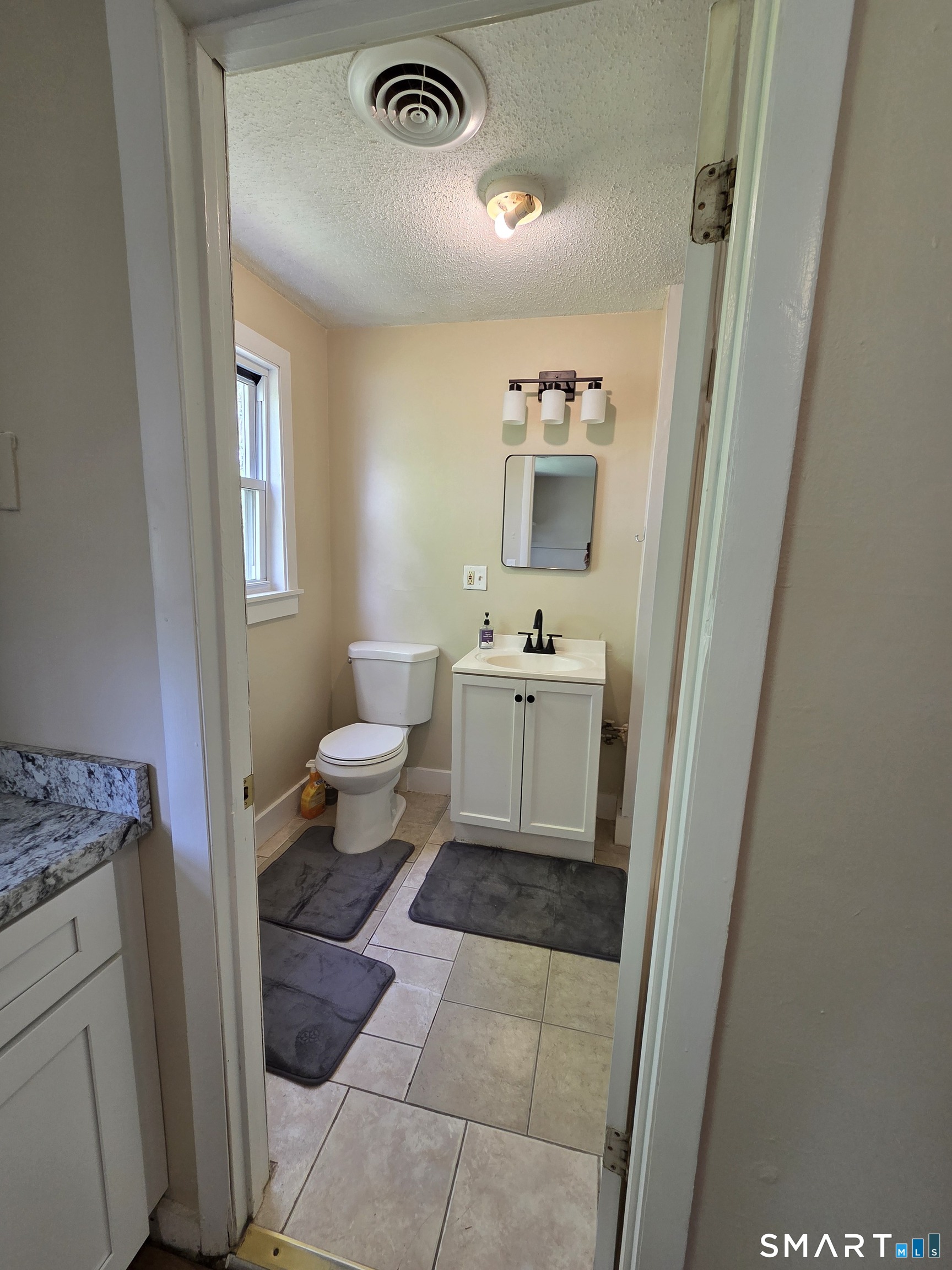 22 Lakeview Street East Hampton CT 06424