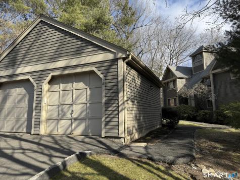 18 River Mead Avon CT 06001