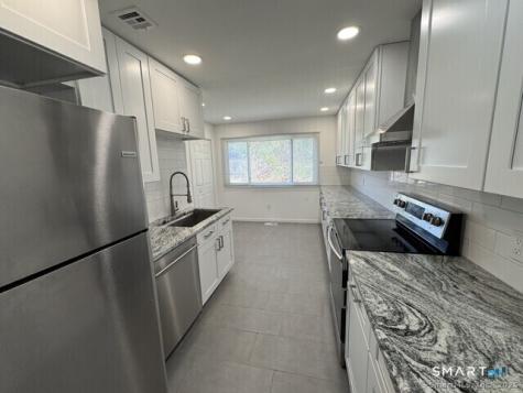 18 River Mead Avon CT 06001