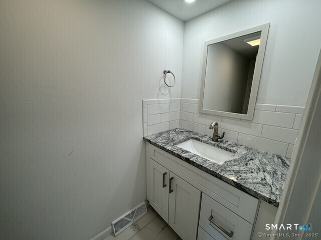 18 River Mead Avon CT 06001
