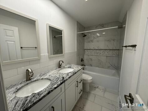 18 River Mead Avon CT 06001