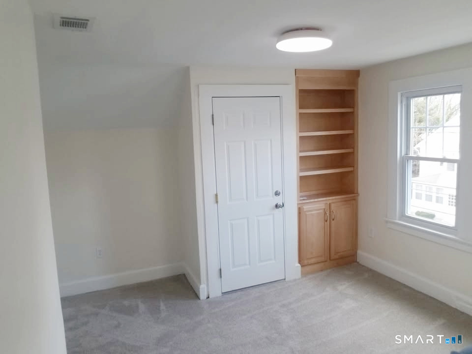 51 Wallace Row Wallingford CT 06492