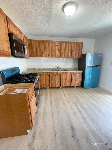 649 Bridgeoort Avenue Bridgeport CT 06607