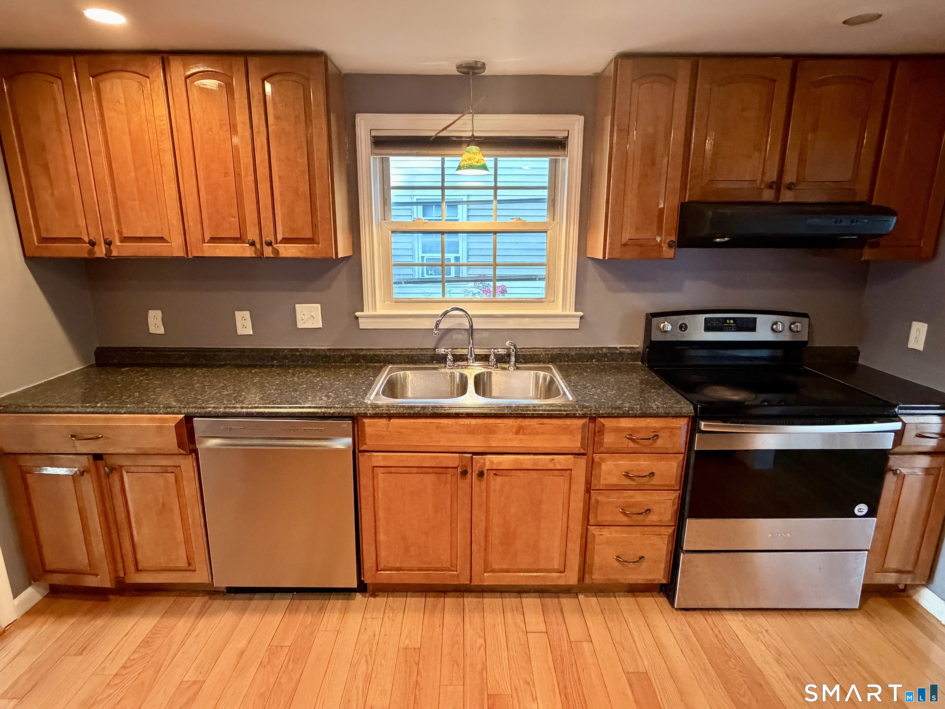 18 Whiteside Street Newington CT 06111
