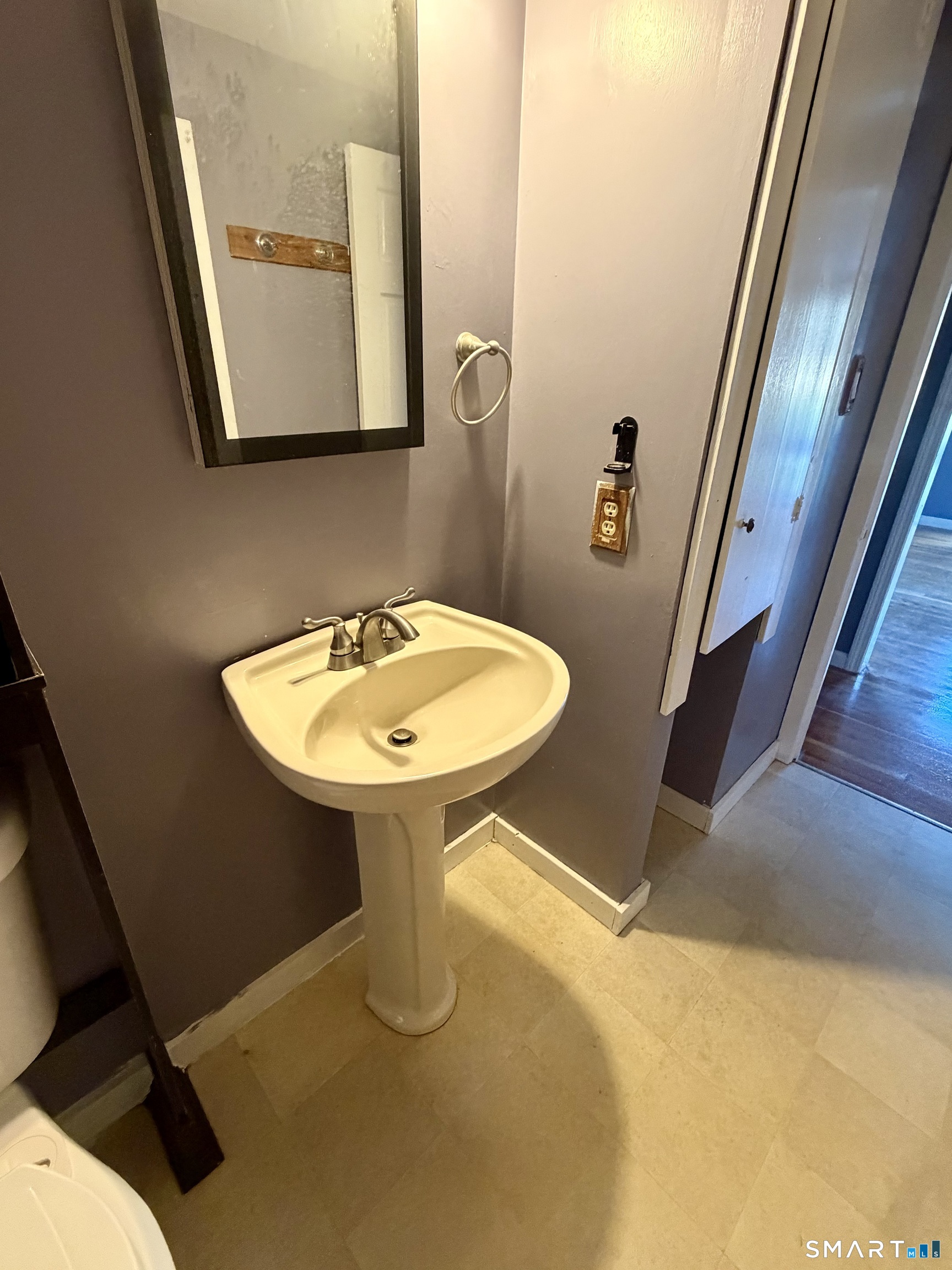 18 Whiteside Street Newington CT 06111