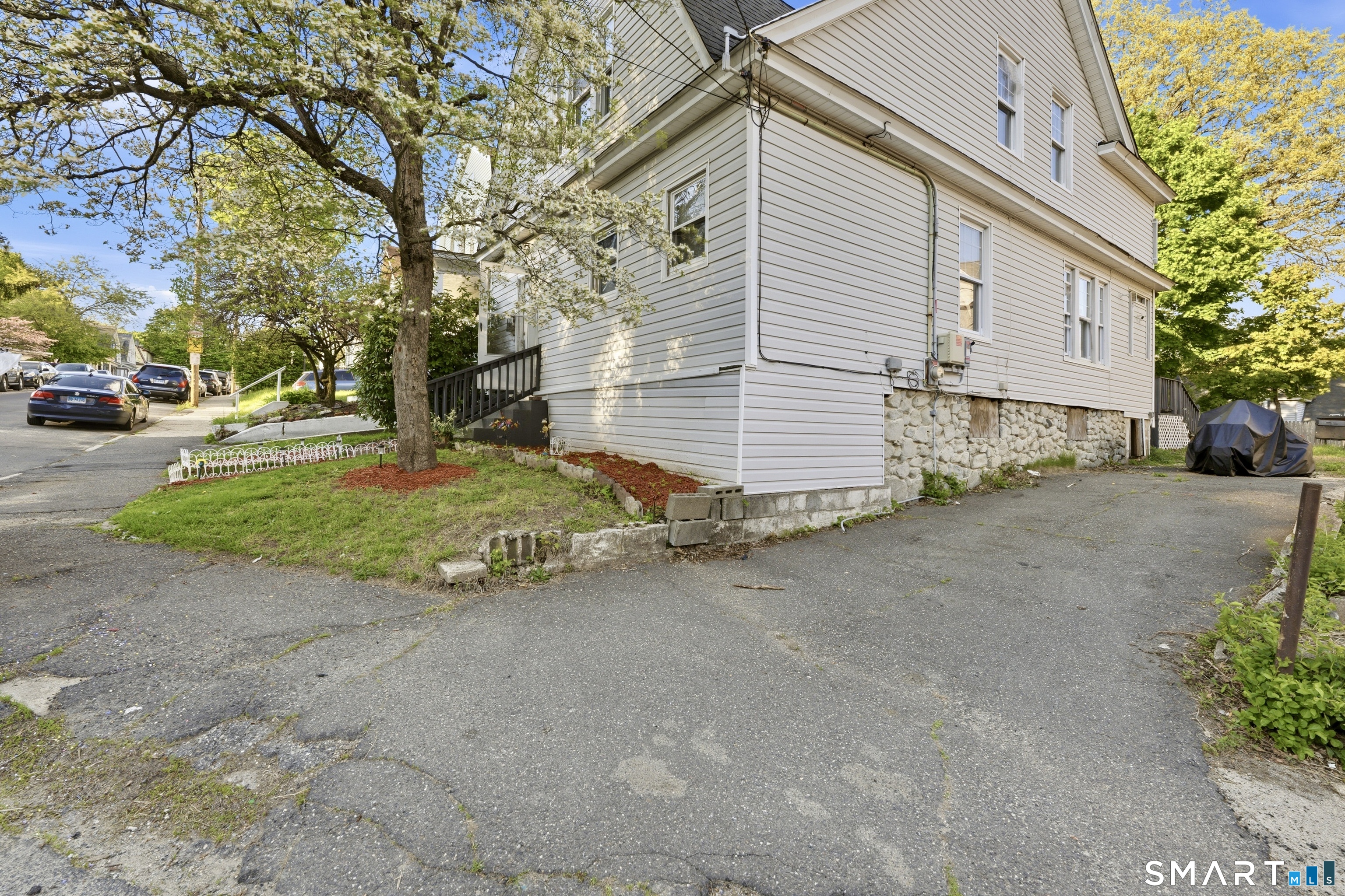 2 Oakland Avenue Waterbury CT 06710