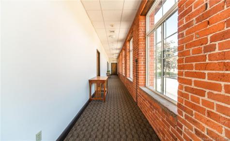 10 Summit Street East Hampton CT 06424