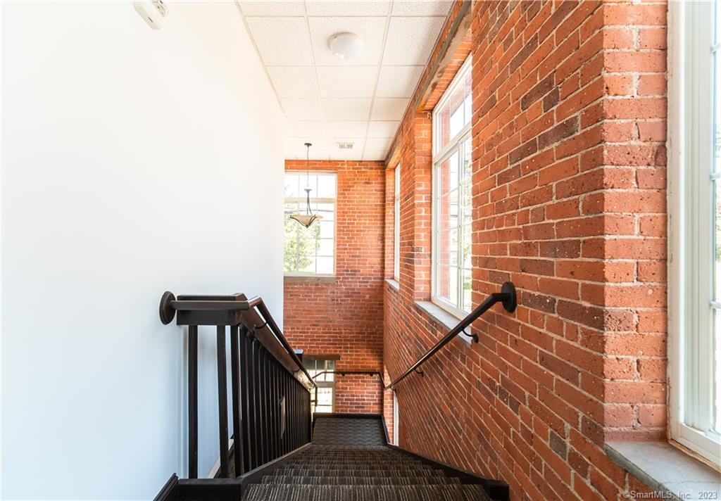 10 Summit Street East Hampton CT 06424