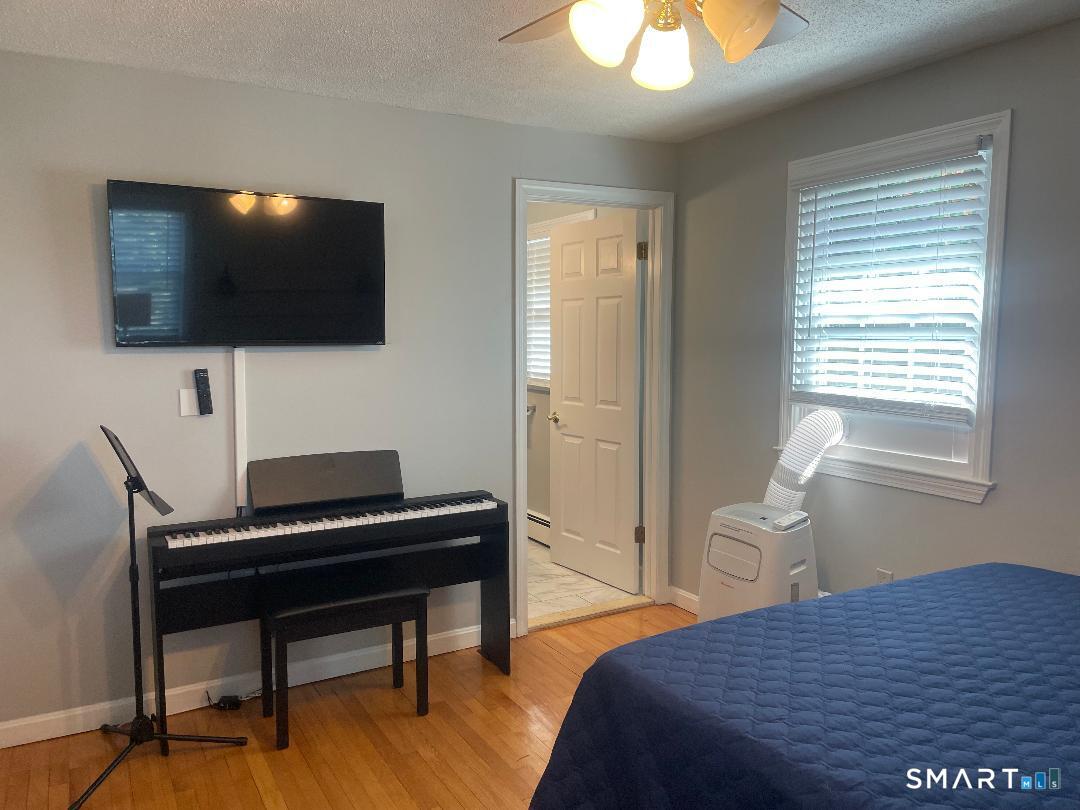 10 Pleasant Street Stonington CT 06355