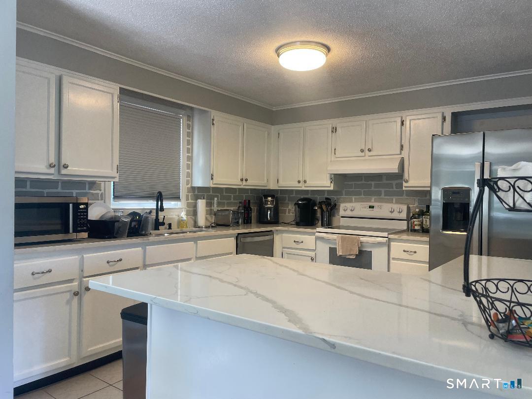 10 Pleasant Street Stonington CT 06355