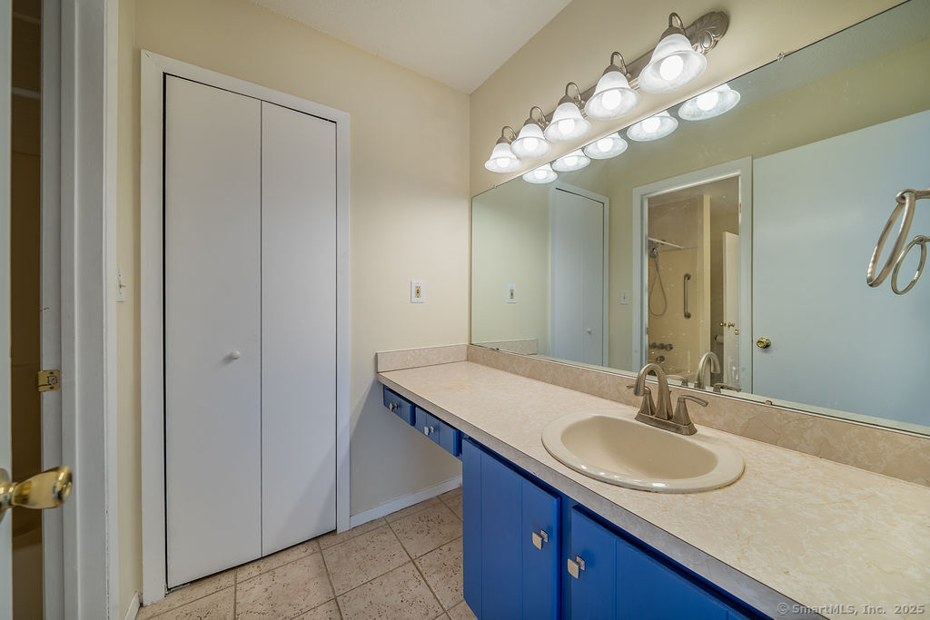 81 Main Street Branford CT 06405