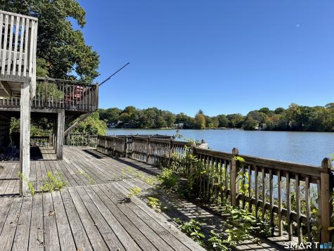 83 Phipps Dr Drive West Haven CT 06516
