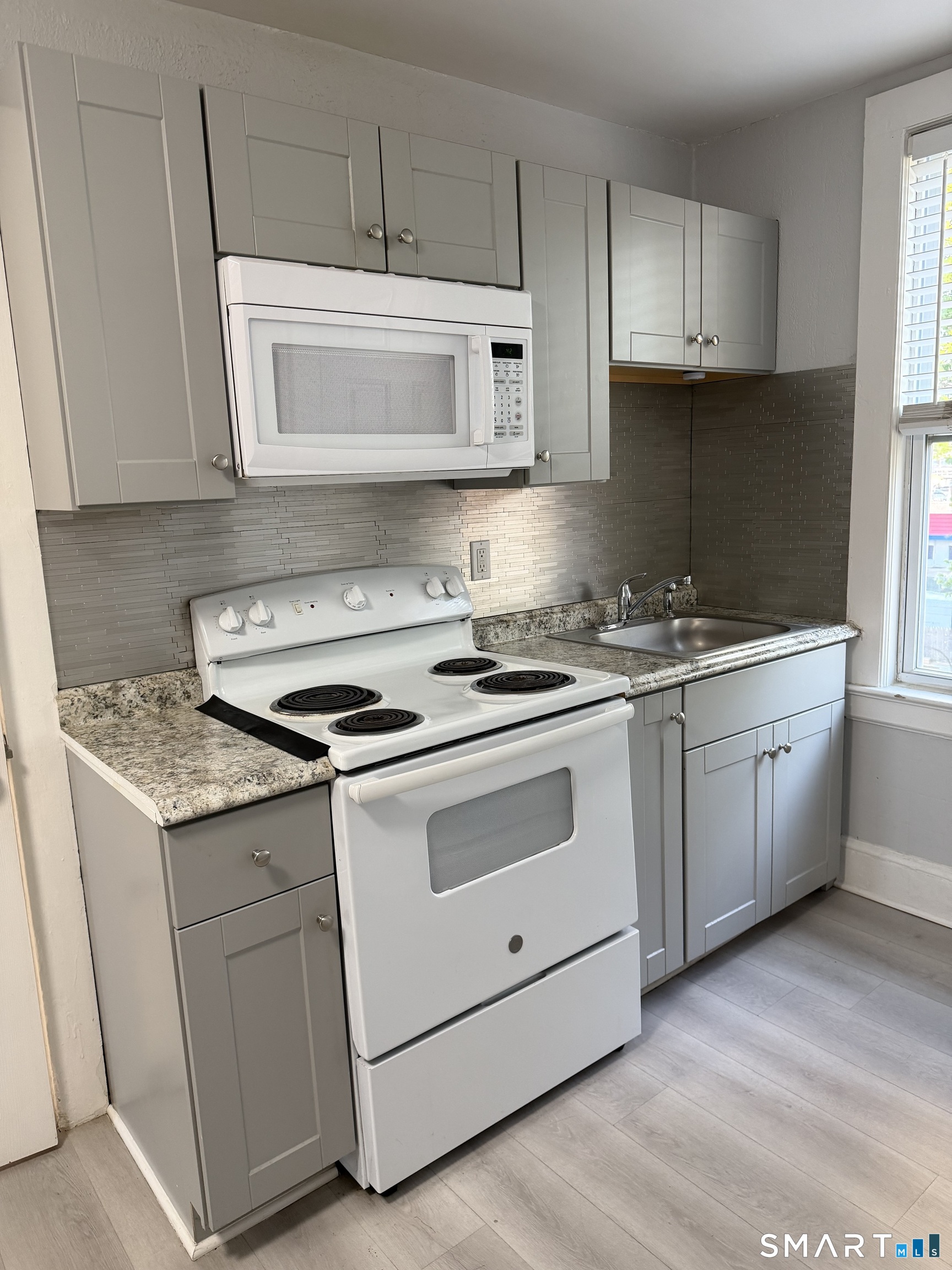 220-222 3rd FL Alpine Street Bridgeport CT 06610