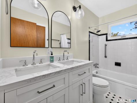 33 Cindy Lane Groton CT 06355