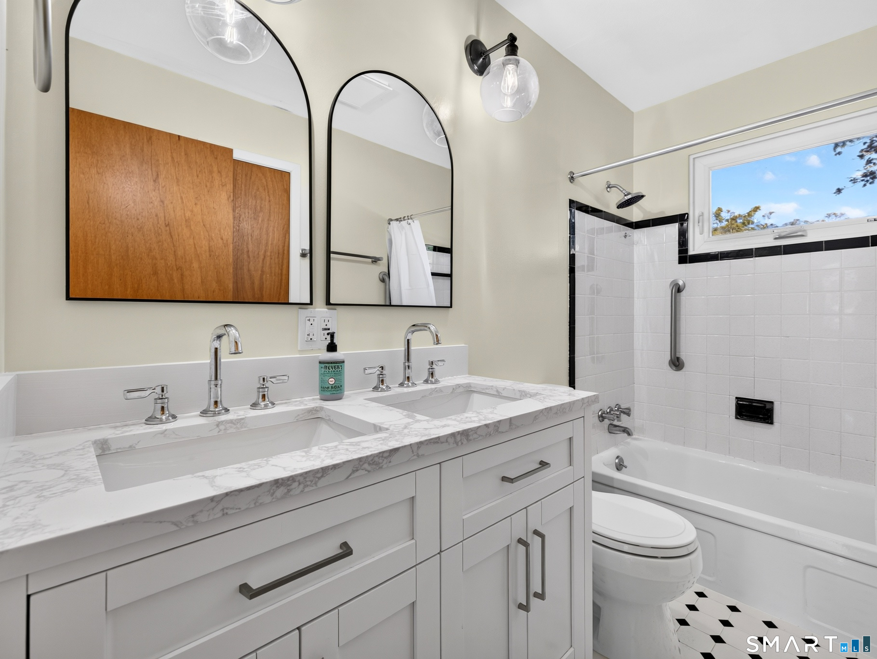 33 Cindy Lane Groton CT 06355