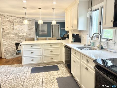 2 Oakridge Drive Old Lyme CT 06371