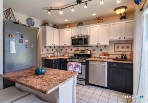 11 Mannions Lane Danbury CT 06810