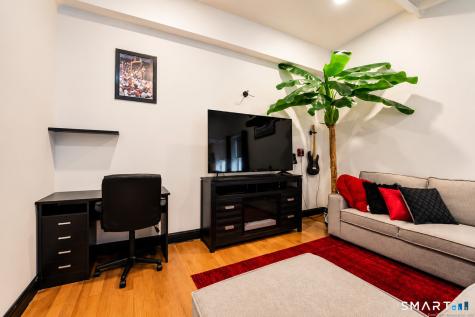 196 Crown Street New Haven CT 06519