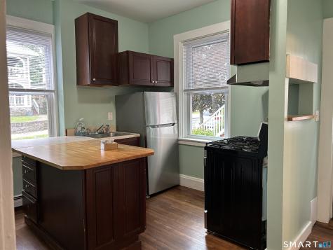 27 Jay Street New London CT 06320