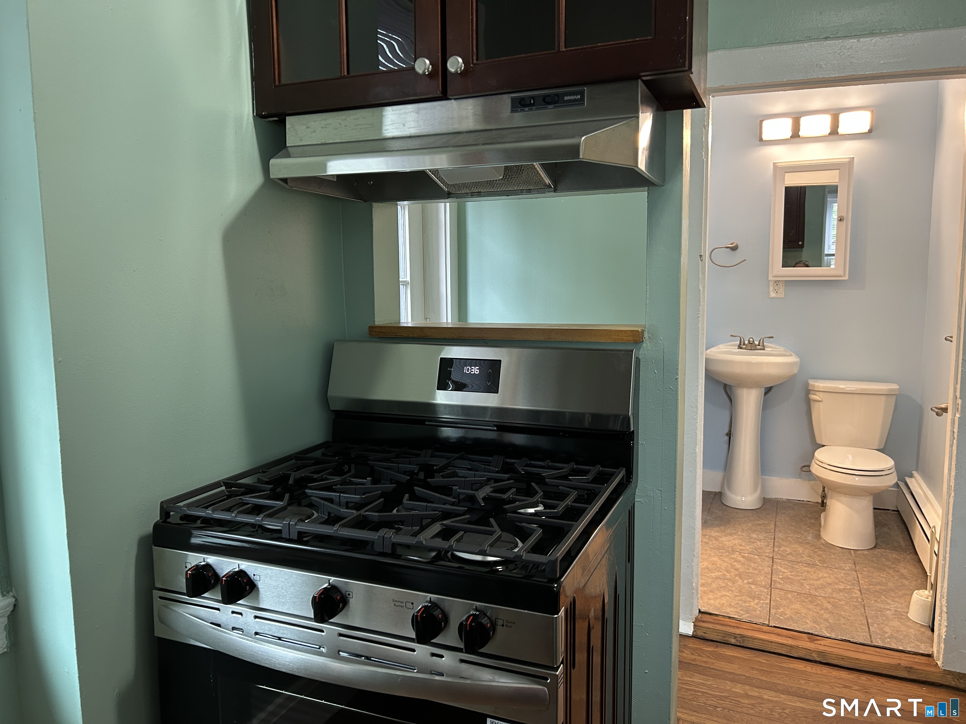 27 Jay Street New London CT 06320