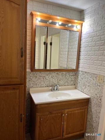 60 Heather Ridge Shelton CT 06484