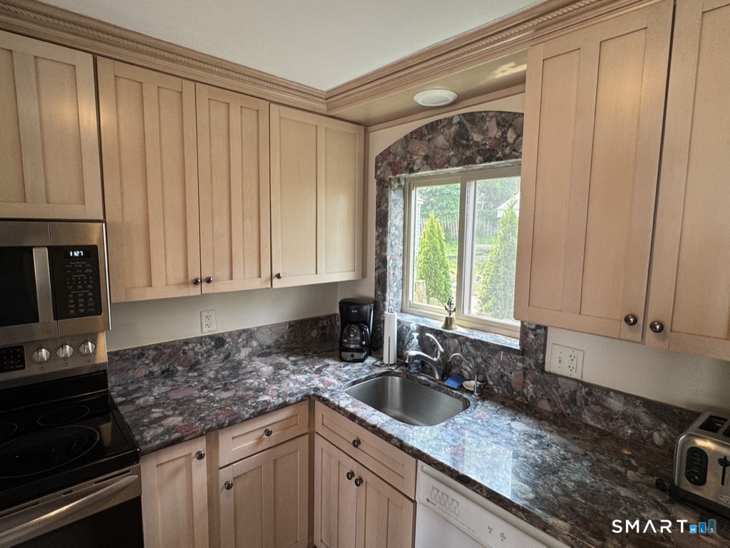 7 Clearwater Lane East Hampton CT 06424