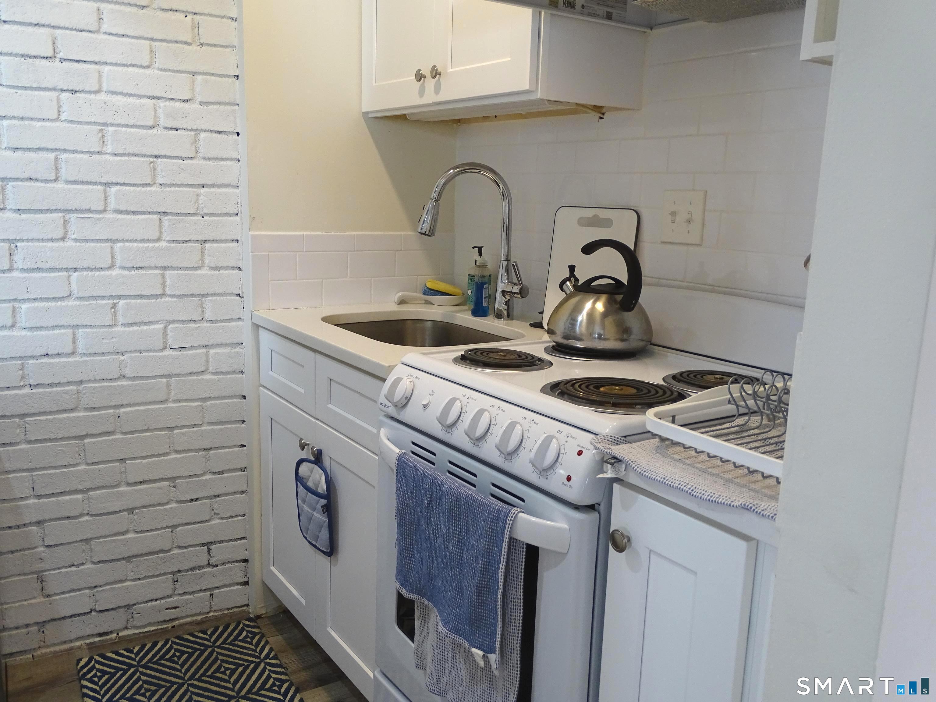 81 Church Street Branford CT 06405