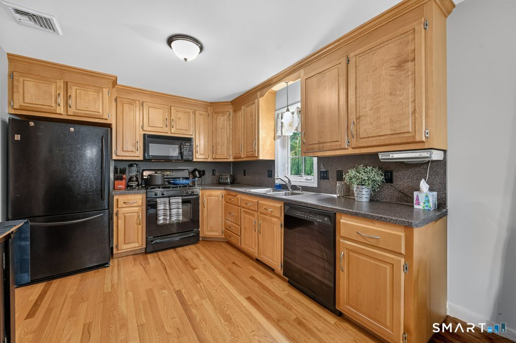 600-09 Main Street Southington CT 06479