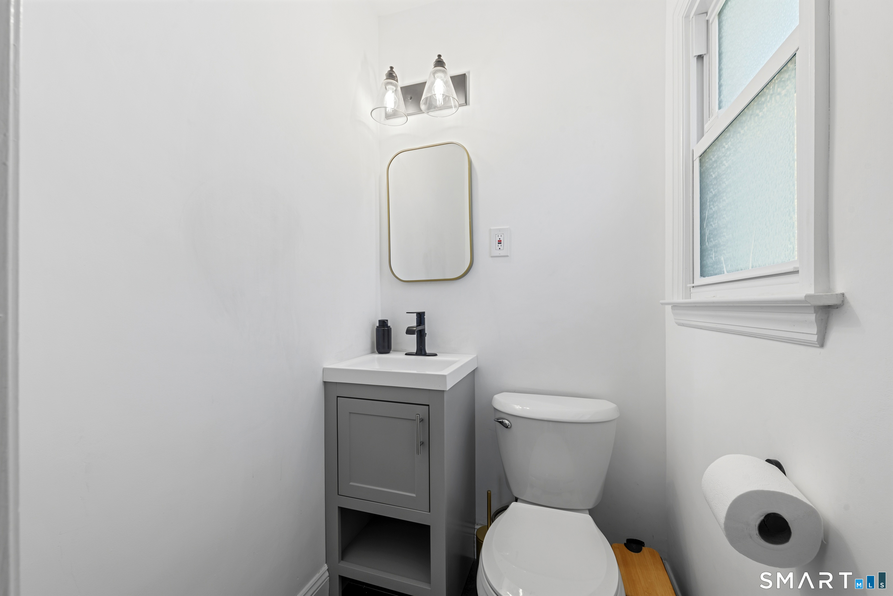 130 Deramo Place Bridgeport CT 06606