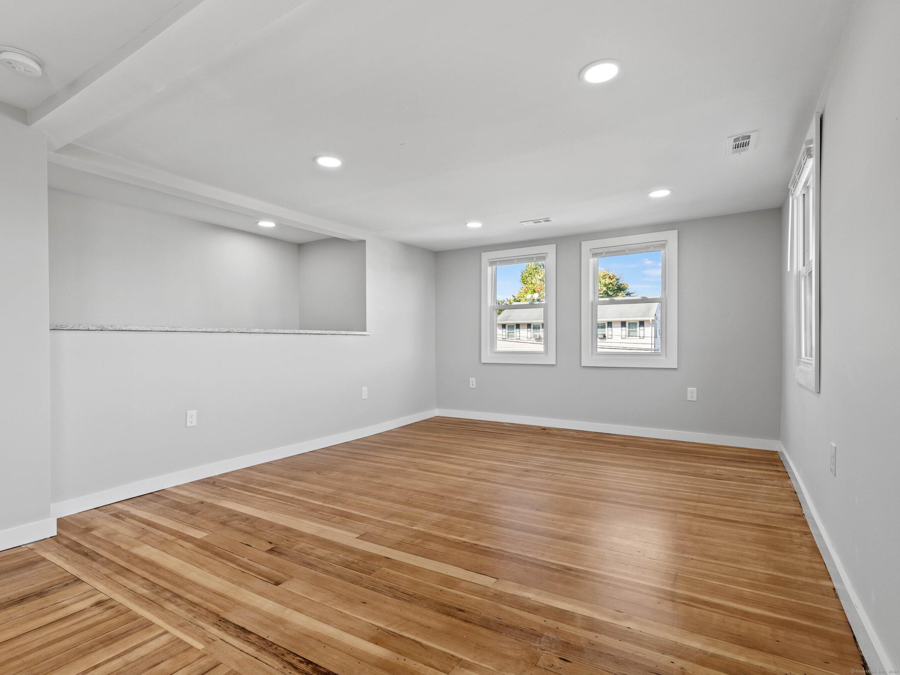16 School Street New London CT 06320