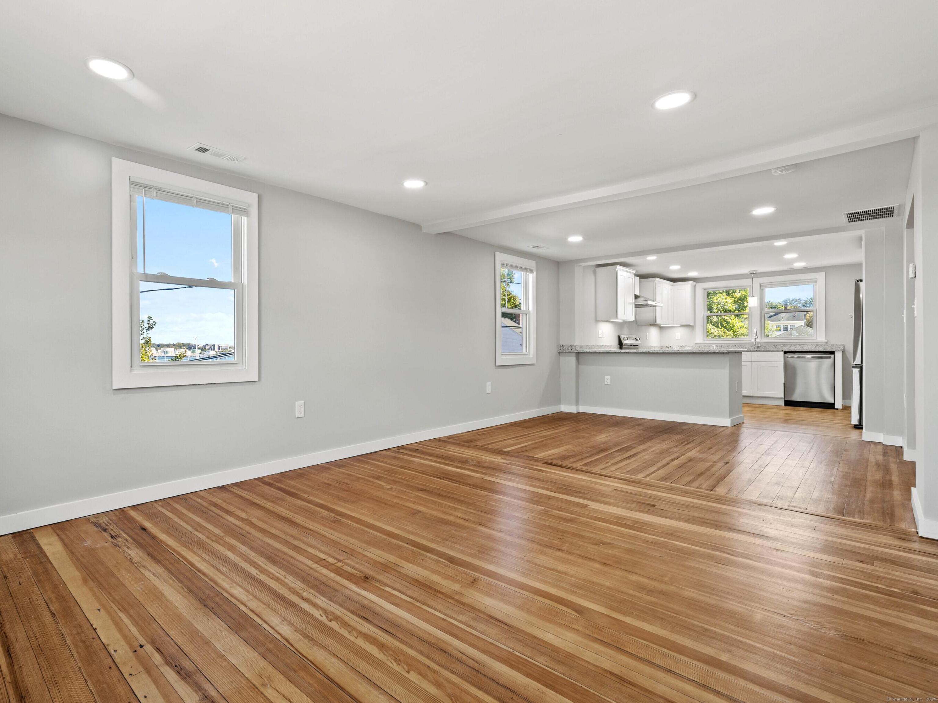 16 School Street New London CT 06320