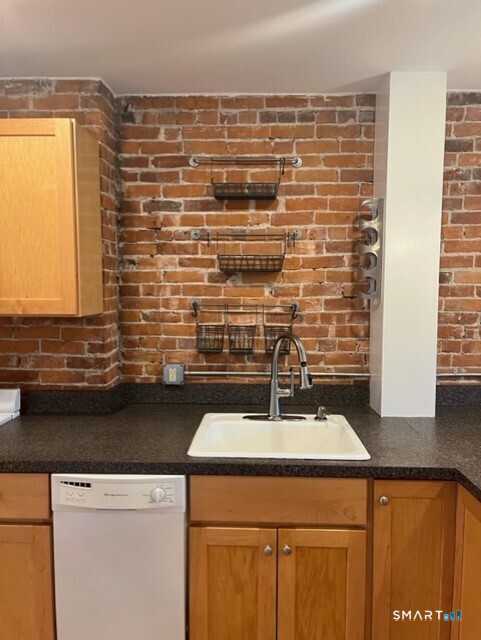 3 Columbia Street Hartford CT 06106