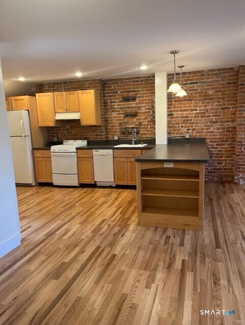 3 Columbia Street Hartford CT 06106