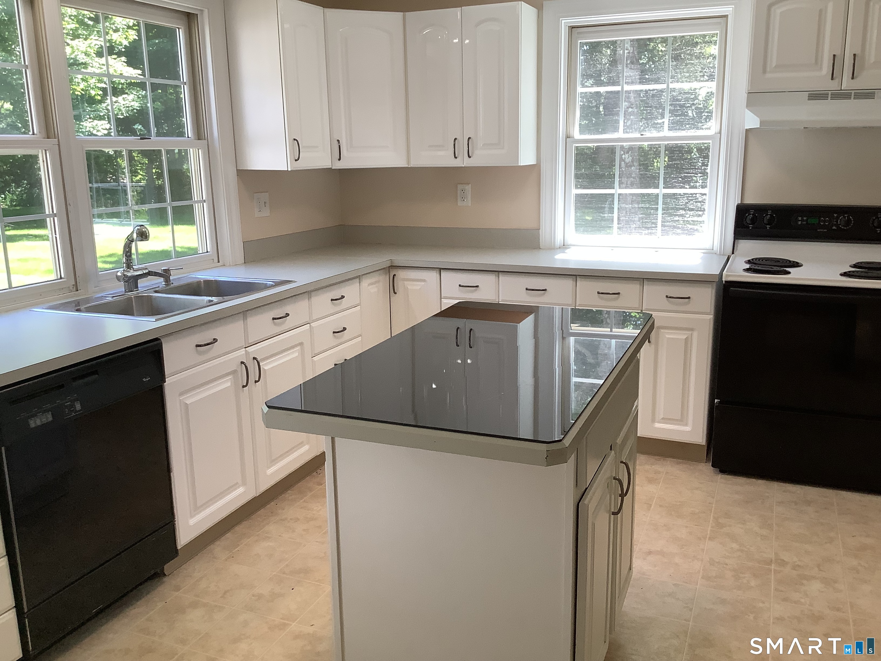 668 Huckleberry Hill Road Avon CT 06001