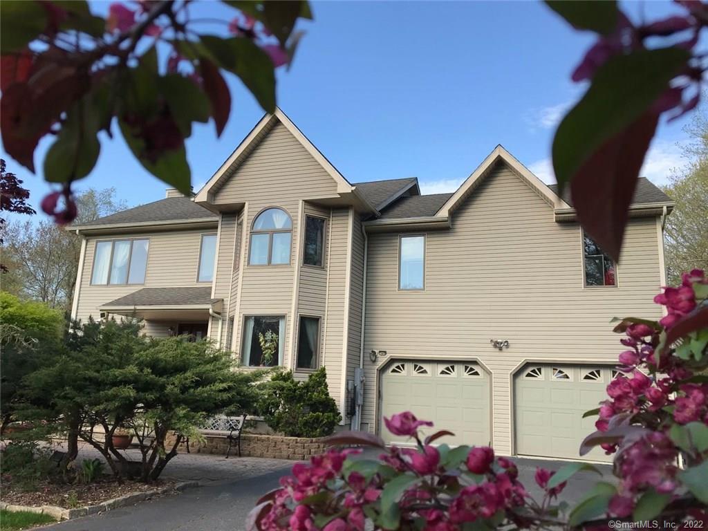 15 Autumn Way Ledyard CT 06339
