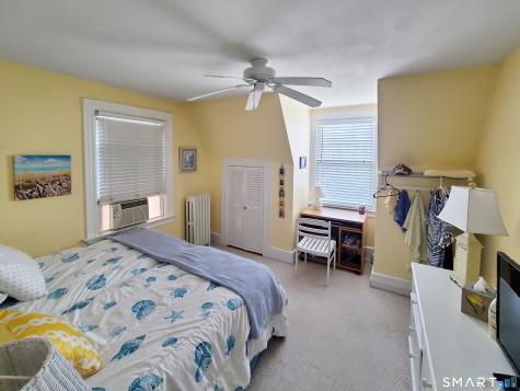 12 Elliott Avenue New London CT 06320